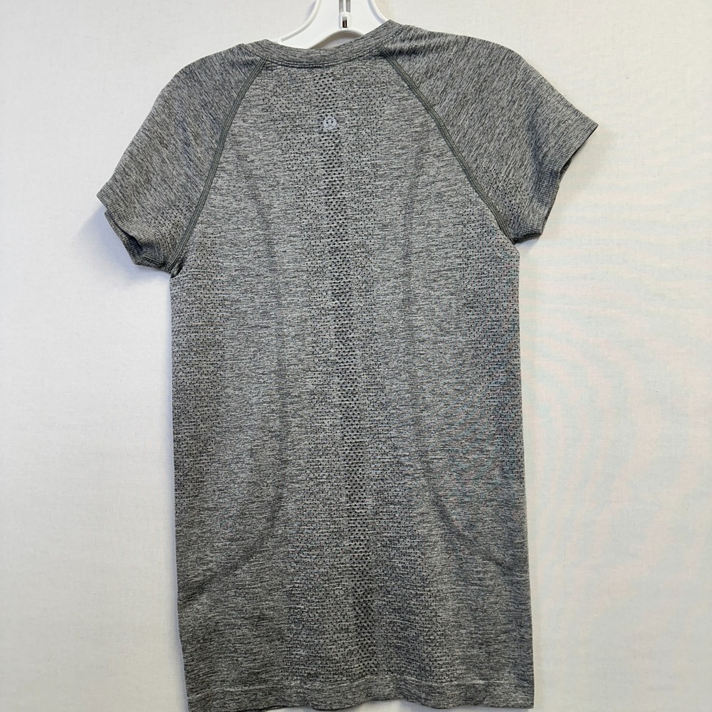 Lululemon Seamless Athletic Short Sleeve Top Gray Women's Size 4 - Picture 7 of 11